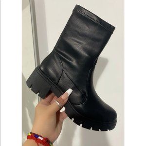 NWT!! Women's Fashion Mid Calf  Black PU Boots